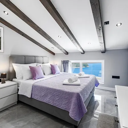 فيلة Dommy Gabby