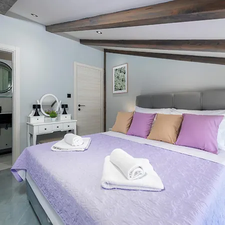 فيلة Dommy Gabby